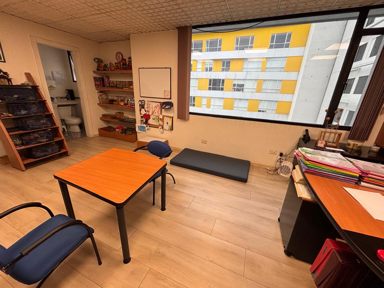 Consultorio en Venta | Edificio Axis, Vozandes | 45 m² | Seguridad Total
